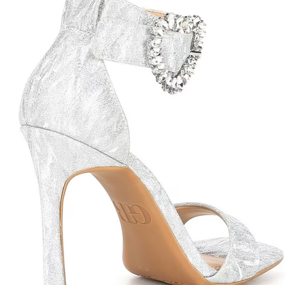 Stunning heart heels - Picture 2 of 4